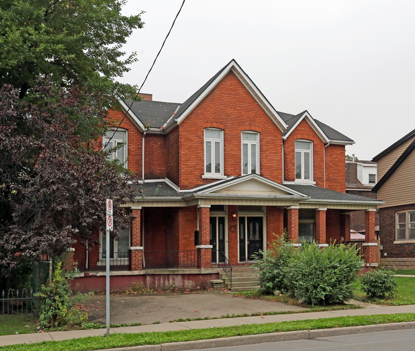 Stinson Manor in Hamilton, ON - Building Photo