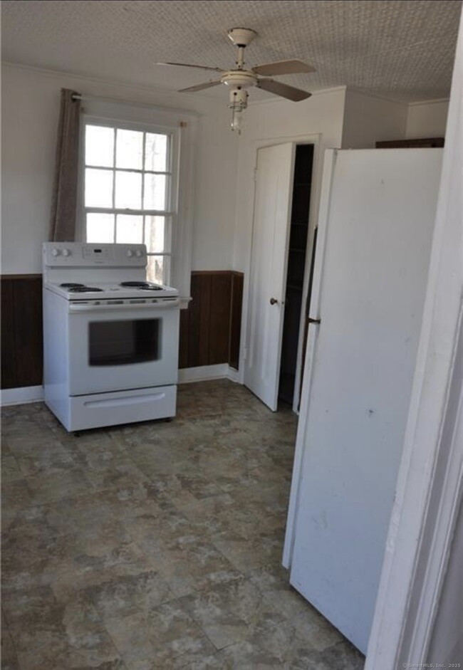 57 Main St in Deep River, CT - Building Photo - Building Photo