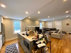 199 Boylston St, Unit 1 in Brookline, MA - Foto de edificio - Building Photo