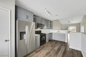 721 Peachy Canyon Cir in Las Vegas, NV - Building Photo - Building Photo