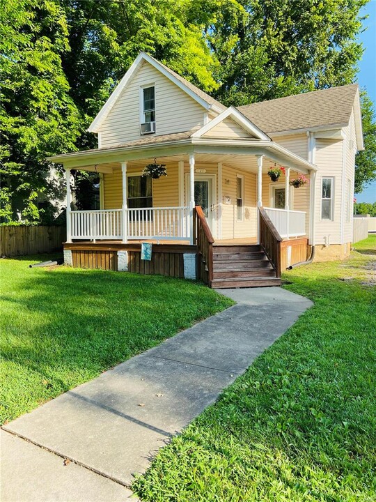 414 W 3rd St in O'Fallon, IL - Building Photo