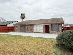 12123 Plumpoint Dr in Houston, TX - Building Photo - Building Photo