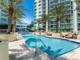 244 Biscayne Blvd in Miami, FL - Building Photo