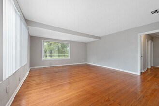 547 Lake Como Cir in Orlando, FL - Building Photo - Building Photo