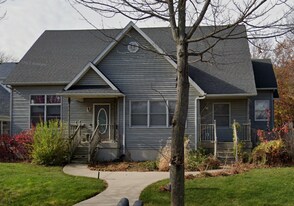801 Longfellow Pl in Iowa City, IA - Building Photo