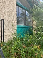 5246 Calderon Rd in Woodland Hills, CA - Foto de edificio - Building Photo
