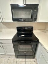 7300 N Ridge Blvd, Unit 207 in Chicago, IL - Building Photo