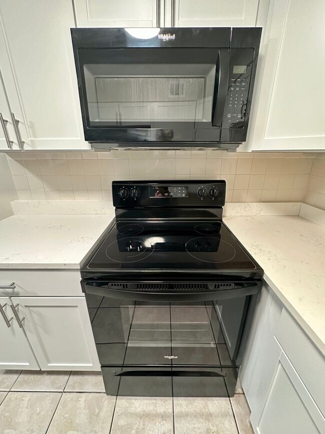 7300 N Ridge Blvd, Unit 207