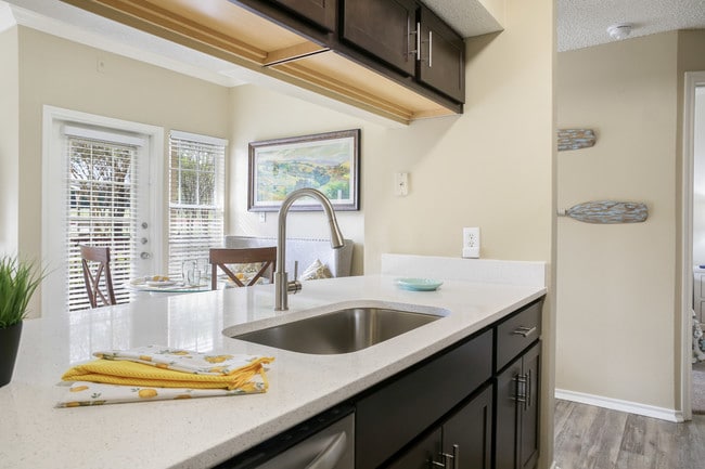 Arbors at Wolf Pen Creek Apartments in College Station, TX - Foto de edificio - Building Photo