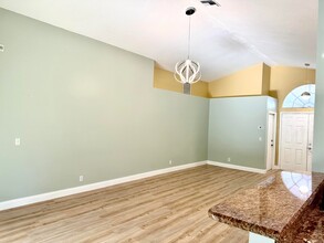 420 Trotters Ln in Greenacres, FL - Foto de edificio - Building Photo