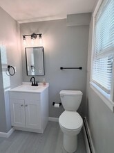 73 Ashton St, Unit 2 Floor in Pawtucket, RI - Building Photo - Building Photo