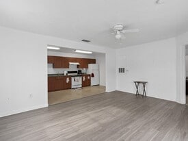 The Groves at Wimauma in Wimauma, FL - Building Photo