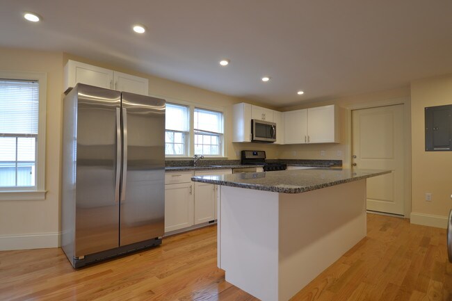 1 Griggs Pl, Unit 2 in Boston, MA - Foto de edificio - Building Photo
