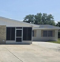 4461 87th St Ct W in Bradenton, FL - Building Photo