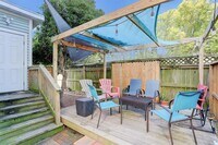 2404 Bernardo De Galvez Ave