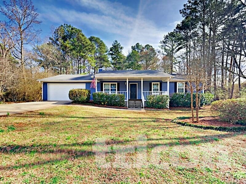 211 Robin Ln in Stockbridge, GA - Building Photo