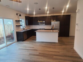 12180 Encanto Wy in Rancho Cordova, CA - Building Photo - Building Photo