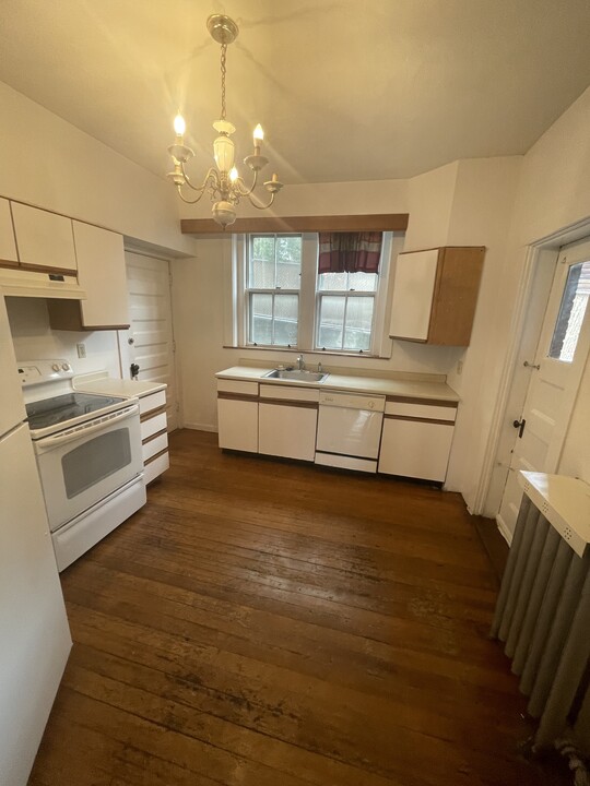 1677 Beacon St, Unit 5 in Brookline, MA - Building Photo