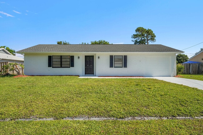 2251 SE Holland St in Port St. Lucie, FL - Building Photo - Building Photo