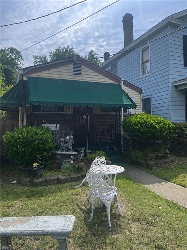 property at 2126 Chestnut Ave