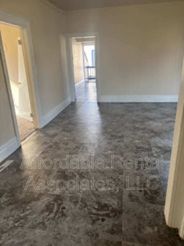 property at 1502 W Greenfield Ave