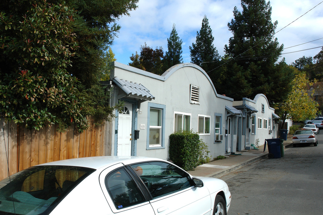 1125 Henrietta St in Martinez, CA - Building Photo