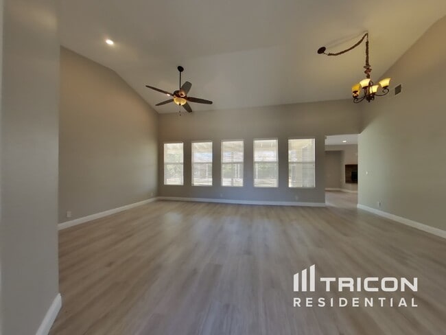 43317 Sawgrass Ln in Lancaster, CA - Building Photo - Building Photo