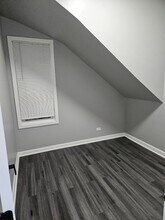 8020 S Coles Ave, Unit 1 in Chicago, IL - Building Photo - Building Photo