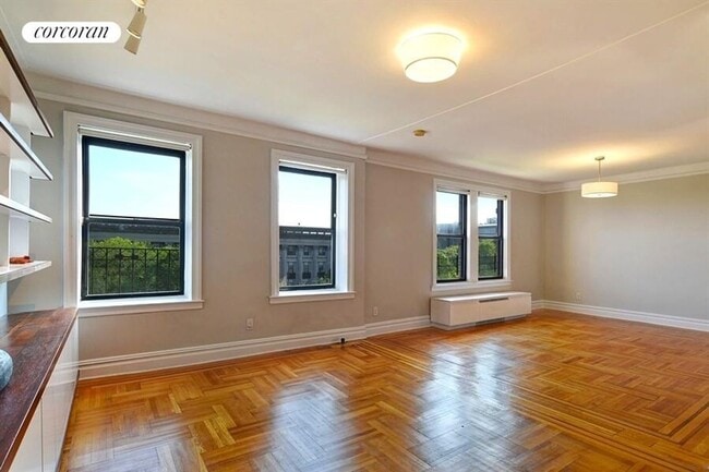 255 Eastern Pkwy in Brooklyn, NY - Building Photo - Building Photo