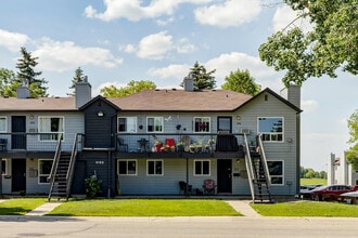 Edinburgh Place in Regina, SK - Building Photo - Building Photo