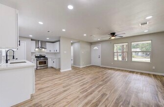 5611 Doulton Dr in Houston, TX - Building Photo - Building Photo