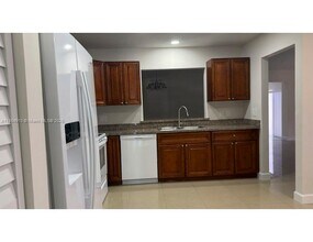 282 NW 41st Way in Deerfield Beach, FL - Building Photo - Building Photo