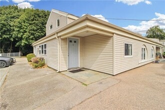 55 Beach St in Westerly, RI - Building Photo - Building Photo