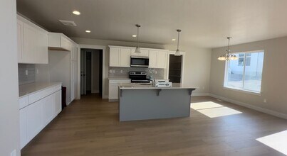 13646 S Watts Ln in Riverton, UT - Building Photo - Building Photo