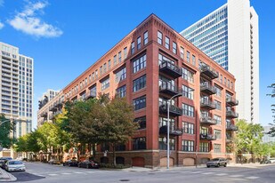 520 W Huron St in Chicago, IL - Building Photo