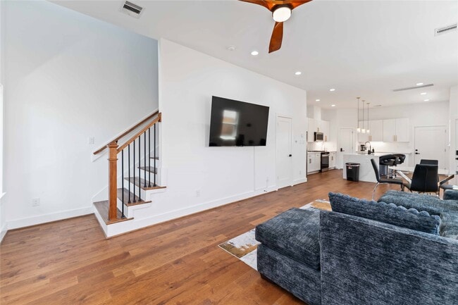 3040 Webster St in Houston, TX - Building Photo - Building Photo