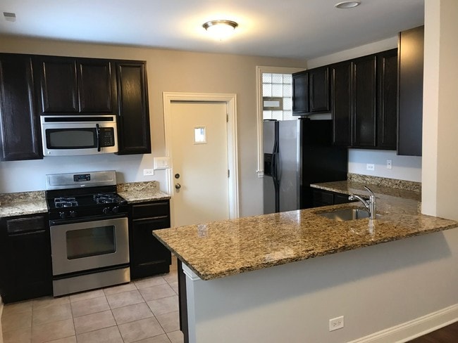 4008 N Hamlin Ave, Unit 2S