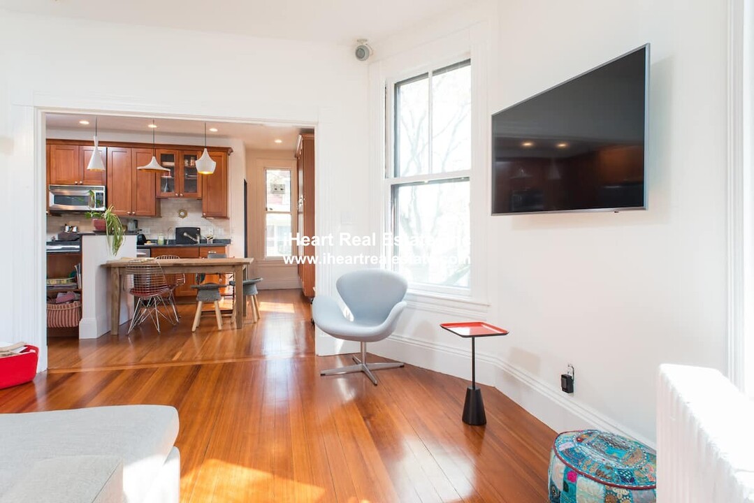 72 Cypress St, Unit 2 in Brookline, MA - Foto de edificio