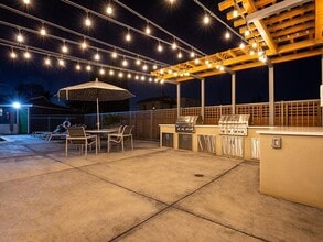 The Villas At Anaheim Hills in Anaheim, CA - Foto de edificio - Building Photo