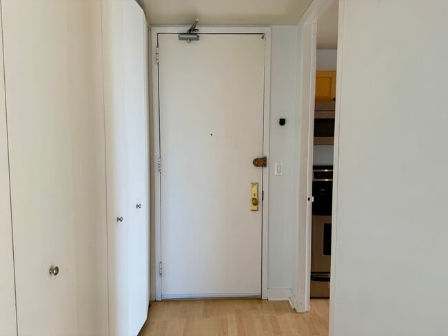 655 W Irving Park Rd in Chicago, IL - Building Photo - Building Photo
