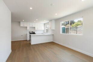 6327 Brooklyn Ave in San Diego, CA - Building Photo