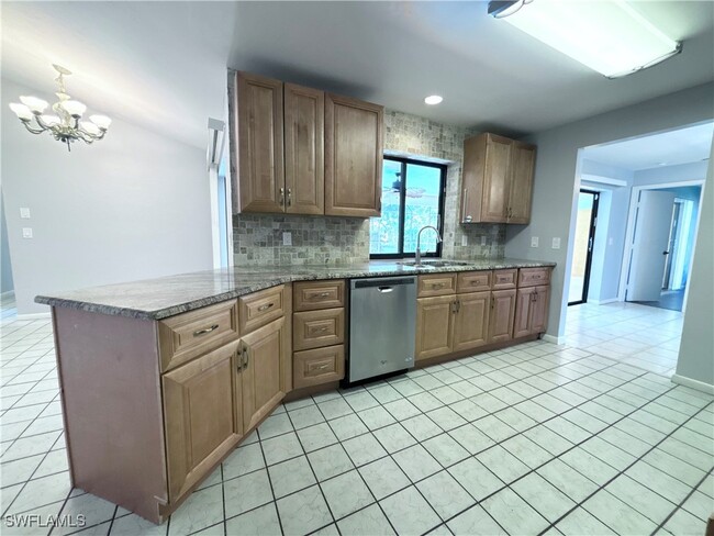 1728 SE 12th St in Cape Coral, FL - Building Photo - Building Photo