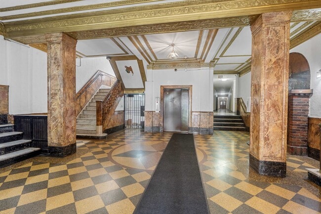 821 Bergen Ave in Jersey City, NJ - Foto de edificio - Building Photo