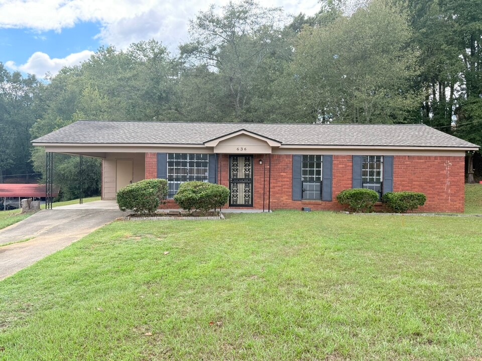 636 Coalfire Ave in Hueytown, AL - Building Photo