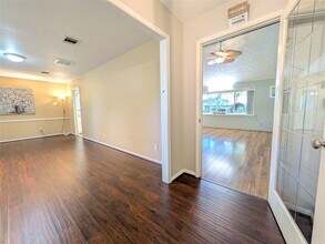 9702 Harrowgate Dr in Houston, TX - Building Photo - Building Photo
