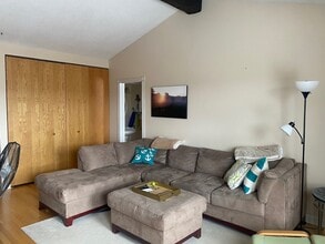 821 Smetana Rd, Unit 7 in Hopkins, MN - Foto de edificio - Building Photo