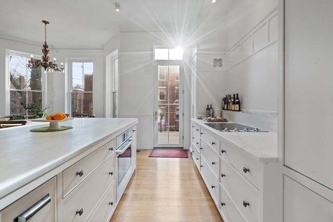 15 Regent Cir, Unit 1 in Brookline, MA - Building Photo - Building Photo