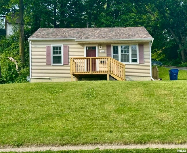property at 1505 Kirkwood Blvd
