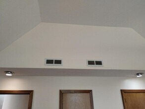 20277 Emery Rd in North Randall, OH - Building Photo - Building Photo