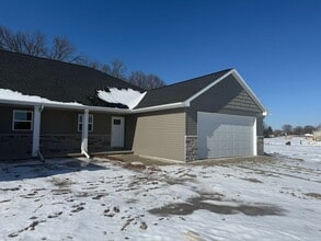 8397 St Norbert Dr in Neenah, WI - Building Photo - Building Photo